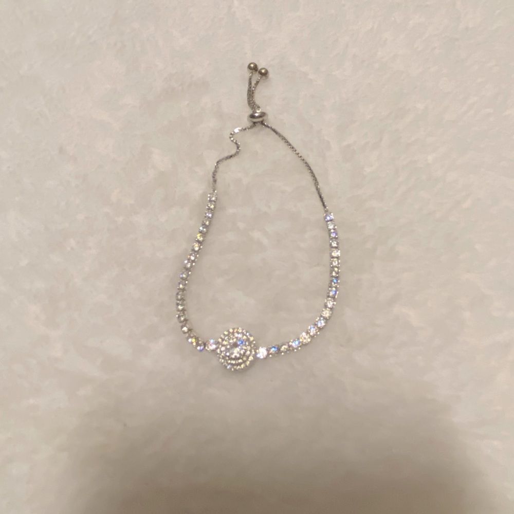 🛍️Rachel Zoe beautiful silver sparkling bracelet 💎